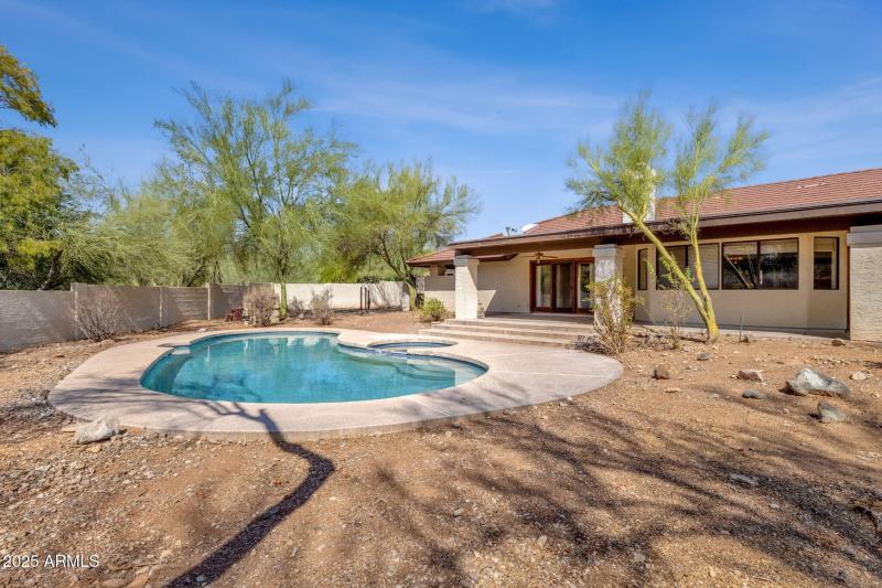 44-web-or-mls-16277-e-hyde-park-pl