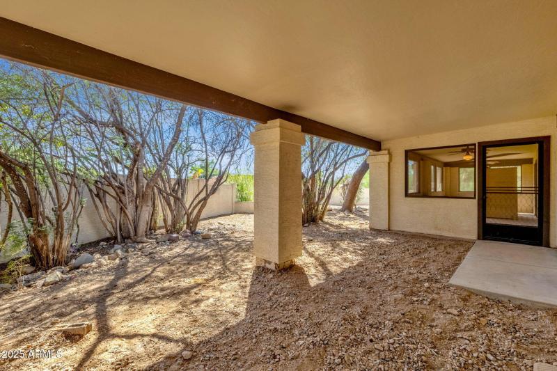 48-web-or-mls-16277-e-hyde-park-pl