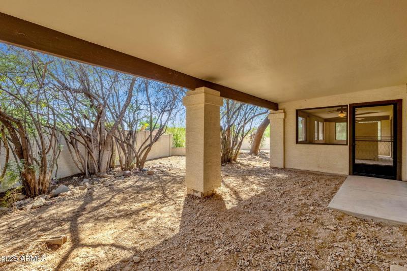 49-web-or-mls-16277-e-hyde-park-pl