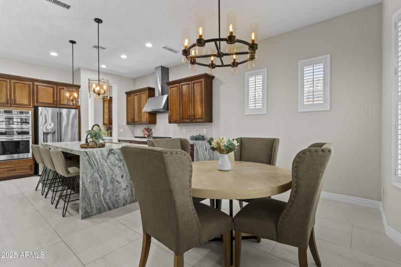 Kitchen & Breakfast Nook