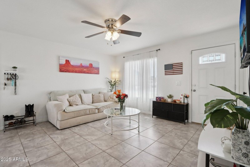 7-web-or-mls-E Duncan St-S2509-007