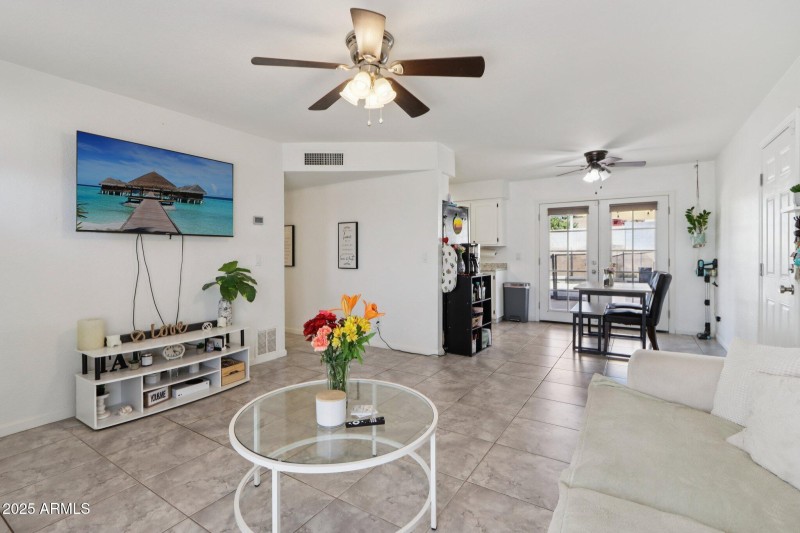 9-web-or-mls-E Duncan St-S2509-009