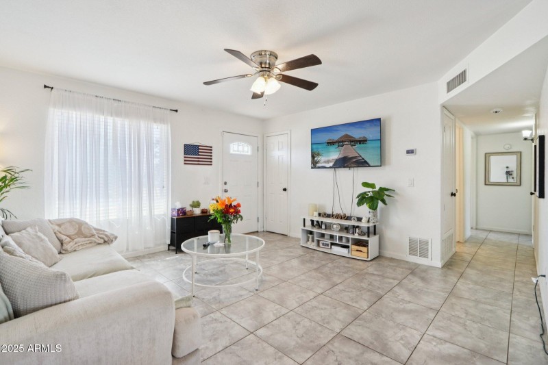 10-web-or-mls-E Duncan St-S2509-010