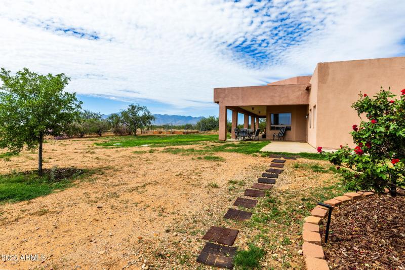 822 W Dust Storm Rd.