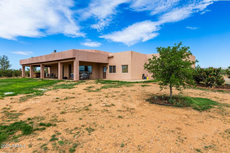 822 W Dust Storm Rd.