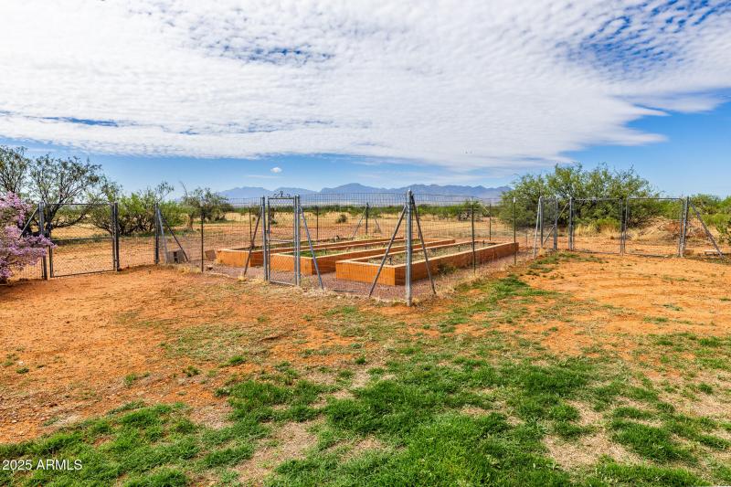 822 W Dust Storm Rd.