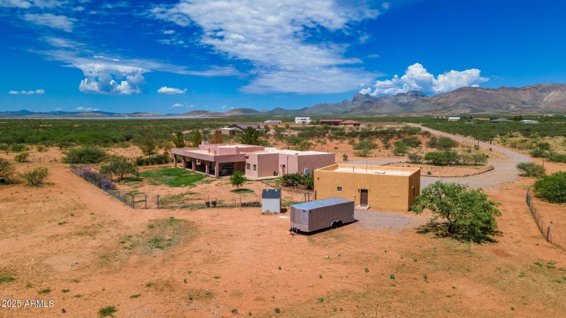 822 W Dust Storm Rd.