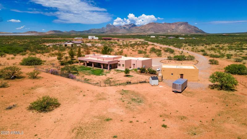 822 W Dust Storm Rd.