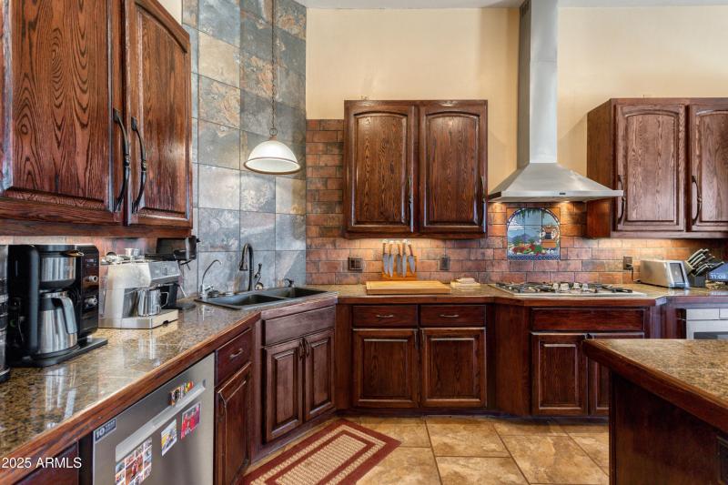 822 W Dust Storm Rd.