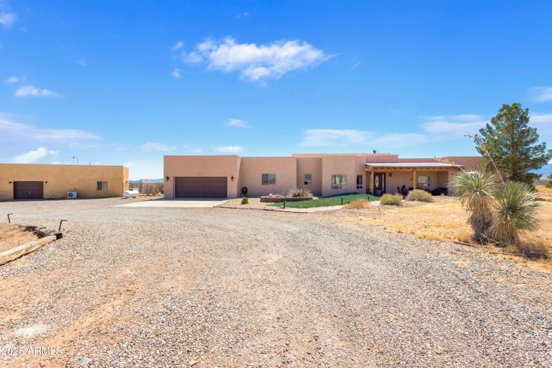 822 W Dust Storm Rd.