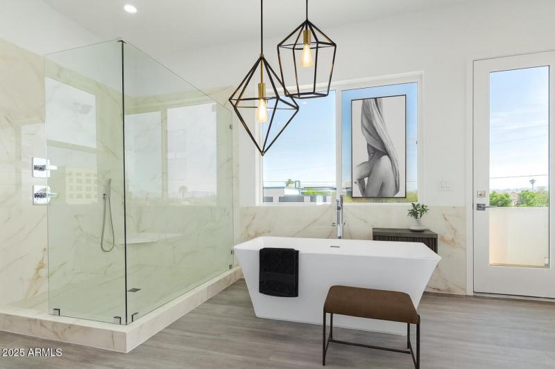 master bath virtually staged