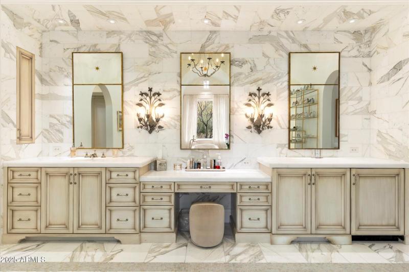 041-Primary Bathroom