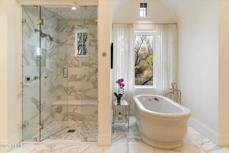 042-Primary Bathroom