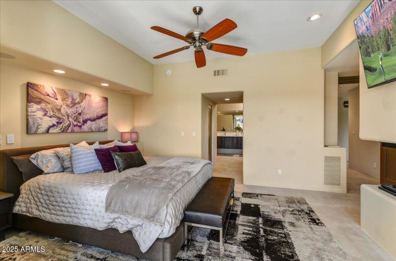 21-Primary Bedroom to Bathroom