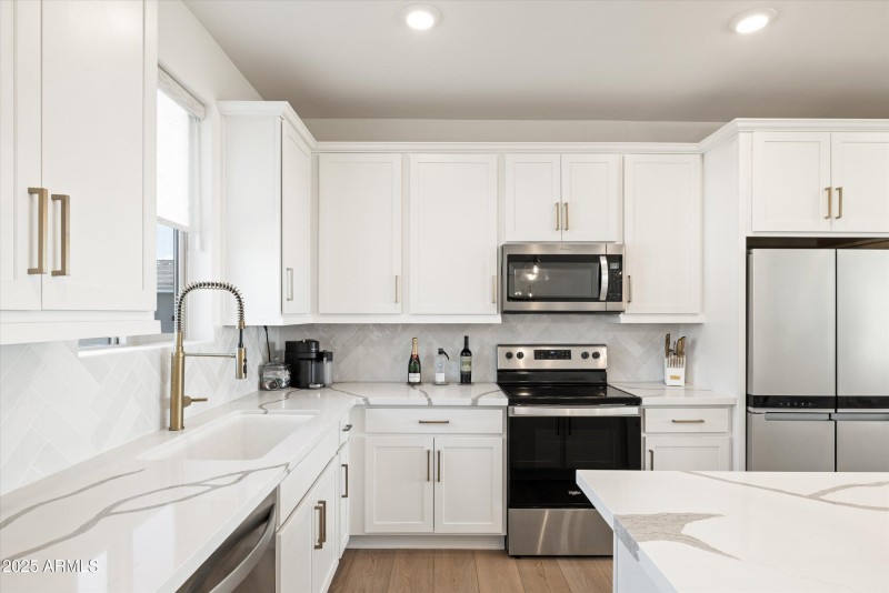 18-2121 W Sonoran Desert Dr apt 8, Phoen