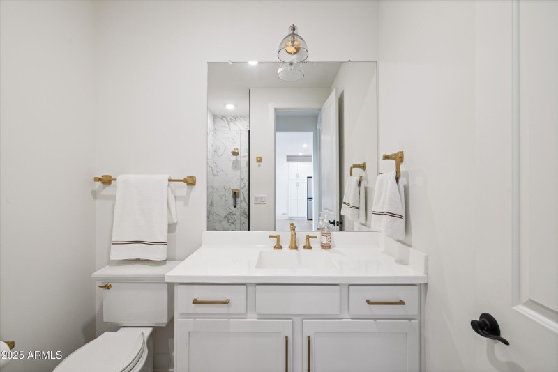 26-2121 W Sonoran Desert Dr apt 8, Phoen