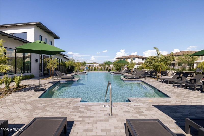 30-2121 W Sonoran Desert Dr apt 8, Phoen