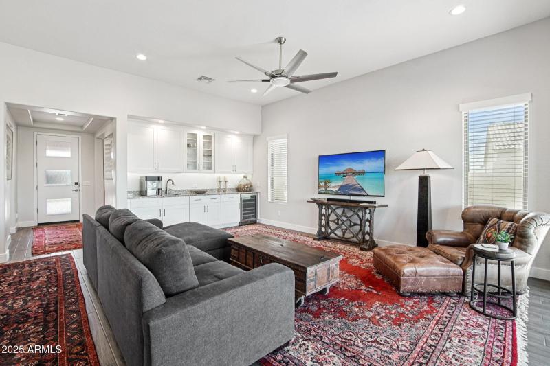 8-web-or-mls-W Fairmount Ave-S2809-007