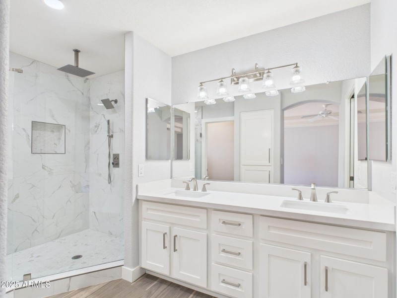 14-web-or-mls-CAM03379G0-PR0149-STILL012