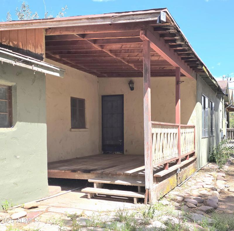 Hm Back Covered Porch Cln