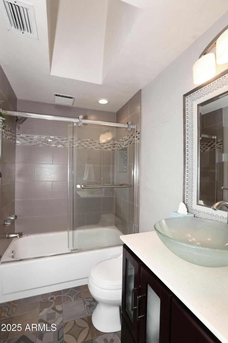 Hall Bath2