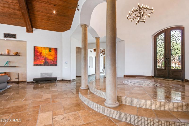 031_Foyer to Bedroom Wing