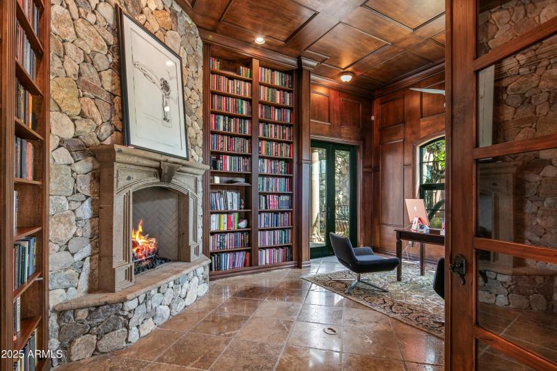 044_Distinguished LibraryOffice