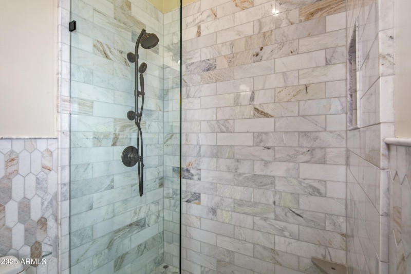 051_Guest Ensuite 1 Doorless Shower