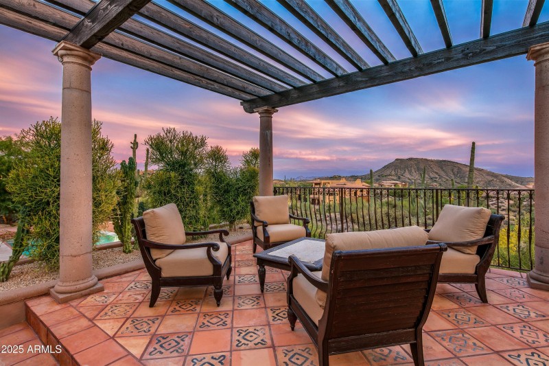 066_Conversation with a View