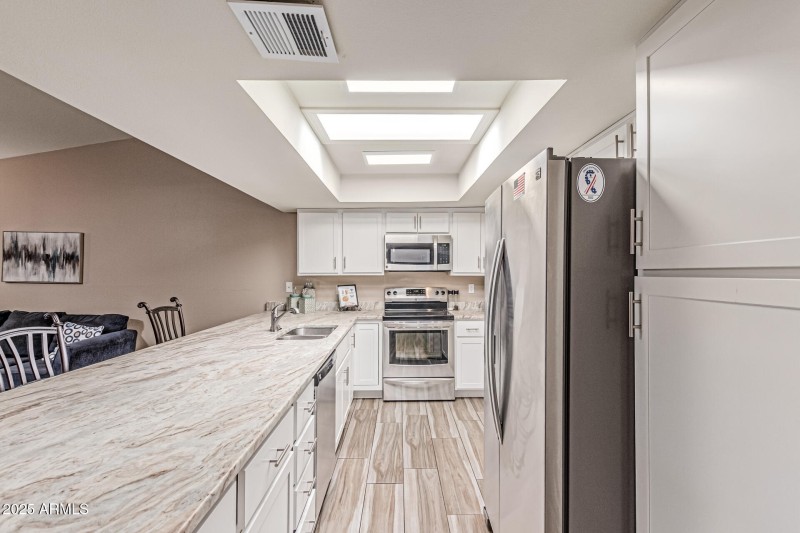 lots of counterspace