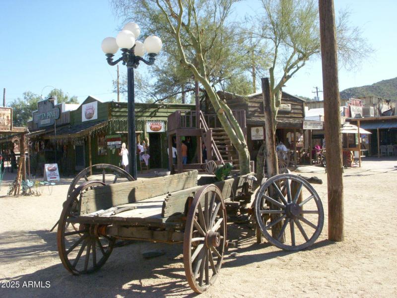 10 min to Cave Creek