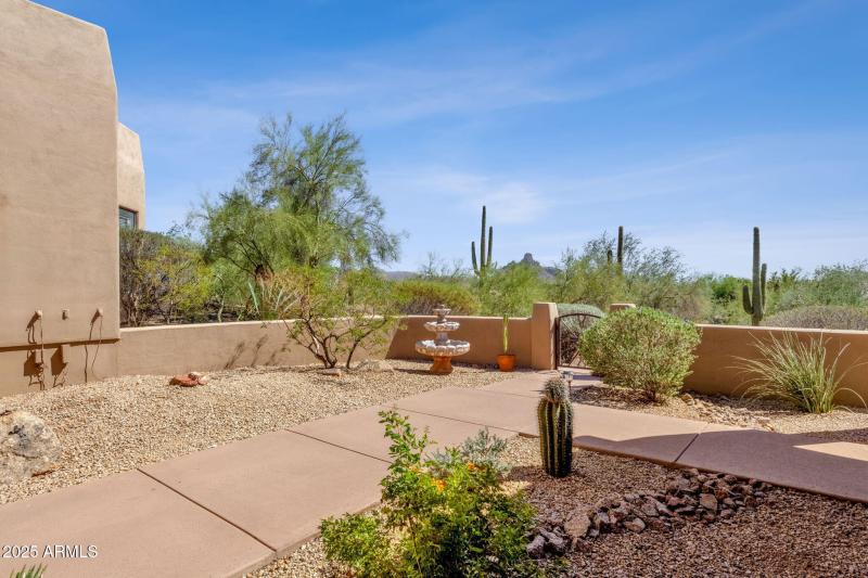 8-web-or-mls-16302-e-saguaro-blvd