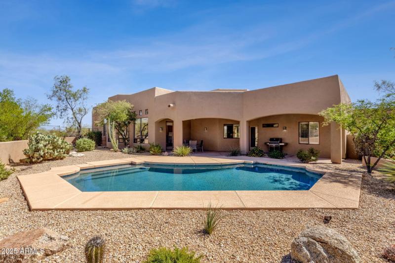 61-web-or-mls-16302-e-saguaro-blvd