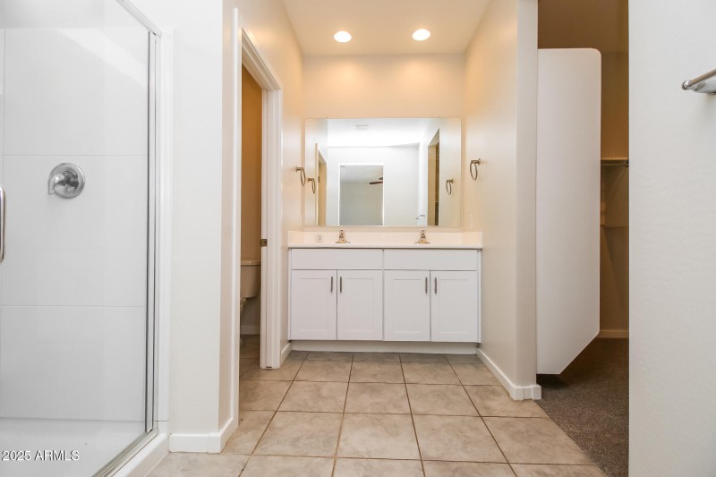 015-photo-main-bathroom-14849475