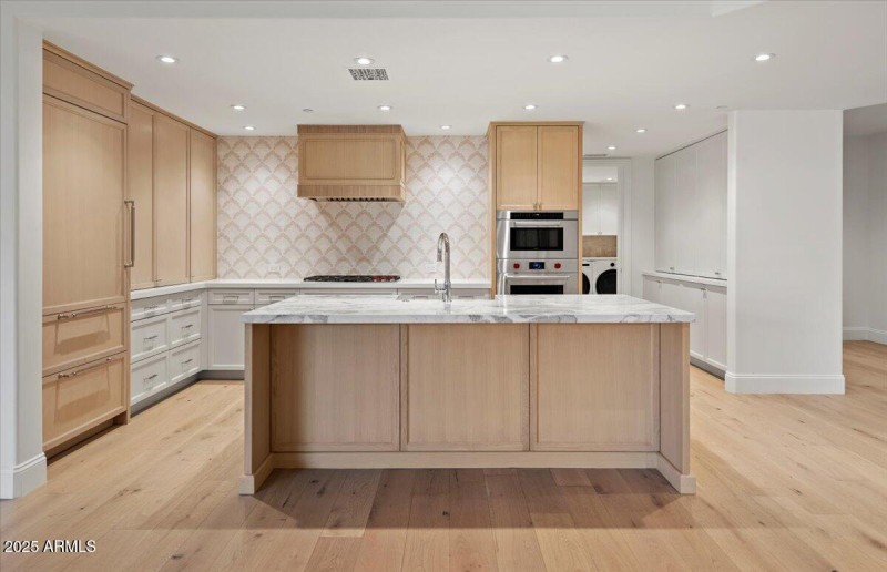 07-7181 E Camelback Rd #301 03