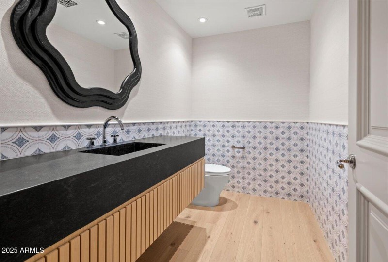 11-7181 E Camelback Rd #301 07