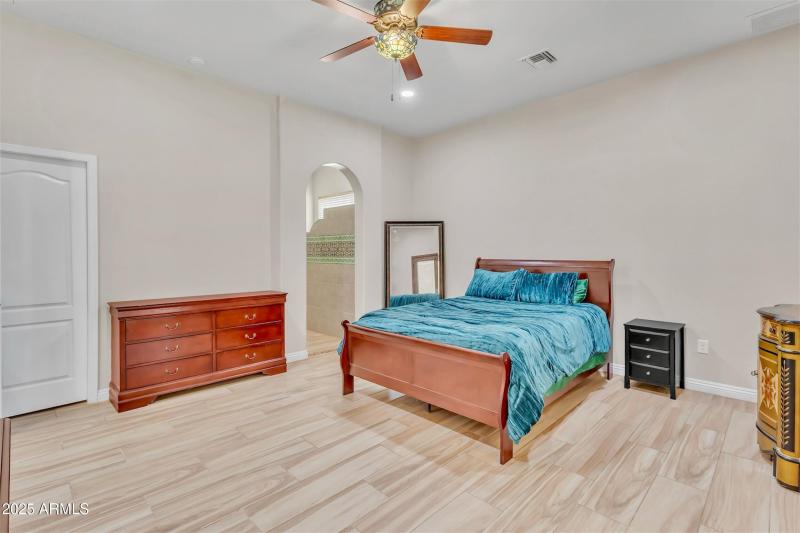 25_primary bedroom
