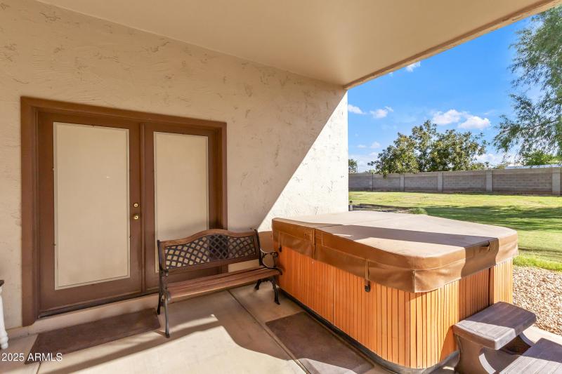 34_hot tub