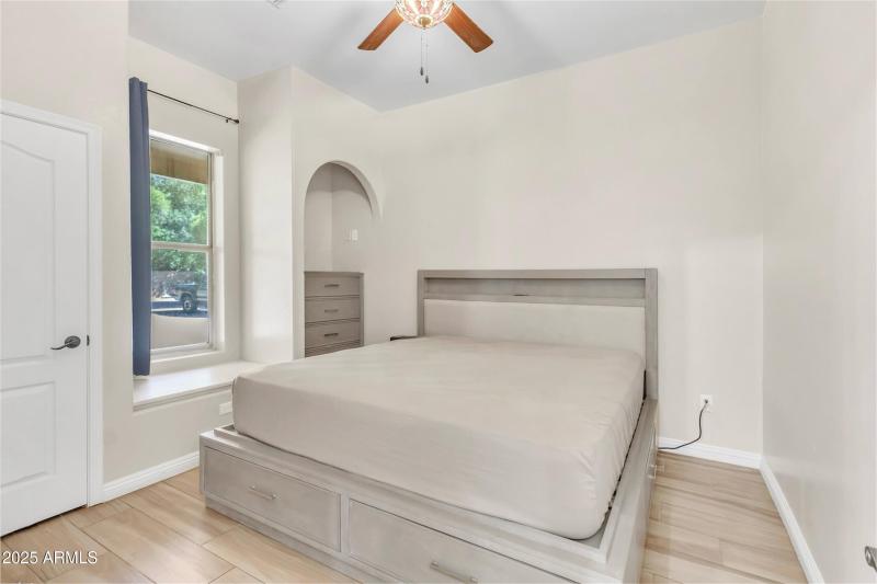 18_bedroom