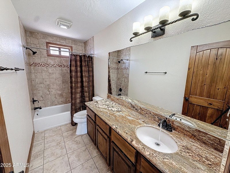 Hall tub/shower
