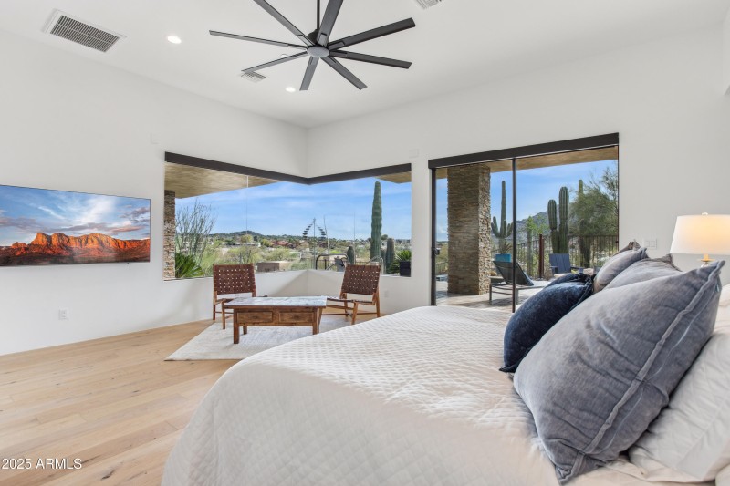 Primary suite w views