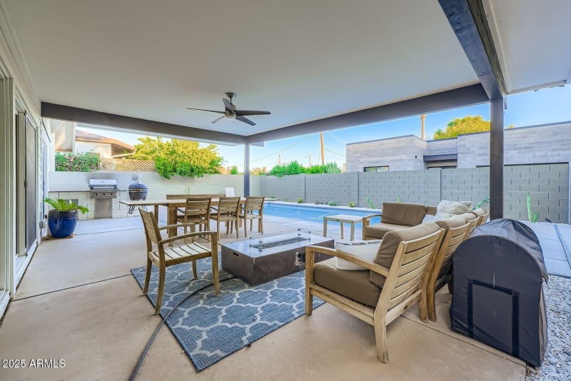 SPACIOUS COVERED PATIO