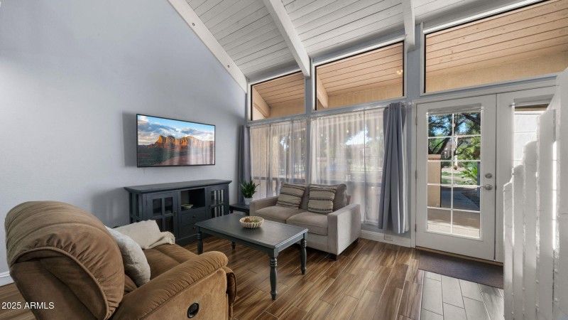 8-web-or-mls-Living Space2