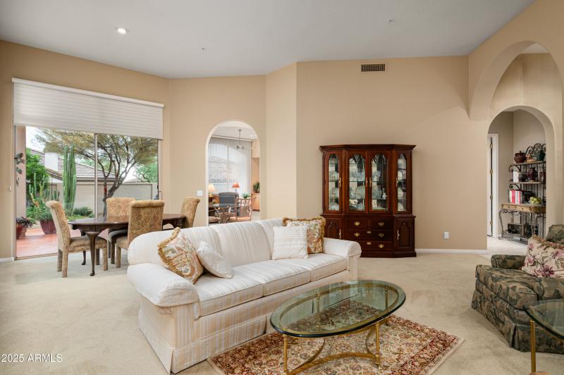 8209EHoverlandRd-10