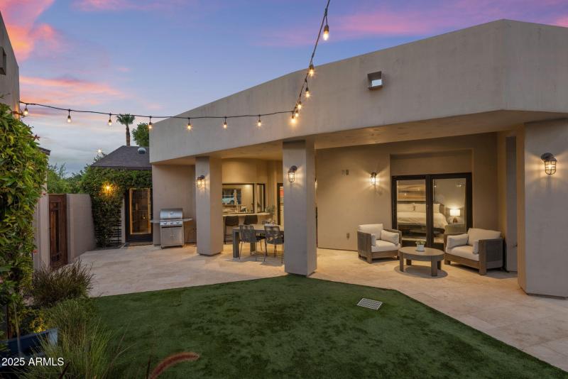 Outdoor Dining & Sitting Areas