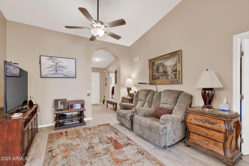 18_18207_N_136th18_mls