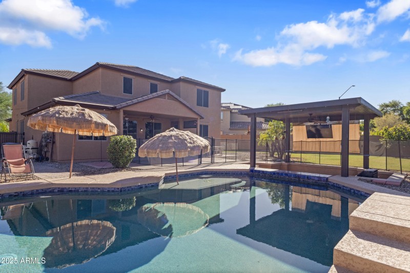 Sparkling Pool with swim up bar
