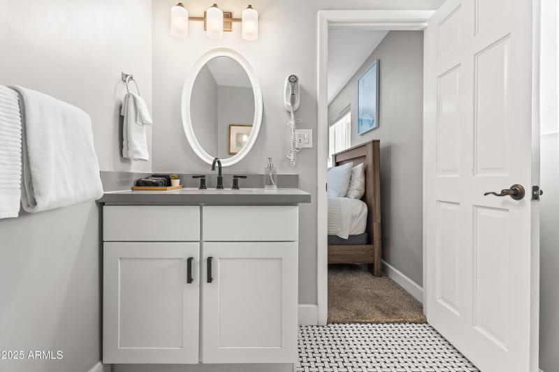 Ensuite Bath 3