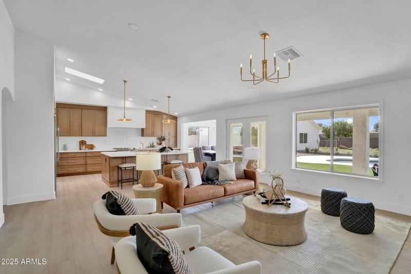 8-web-or-mls-18047 E Vencino-10