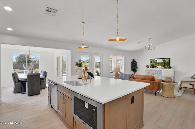 13-web-or-mls-18047 E Vencino-9